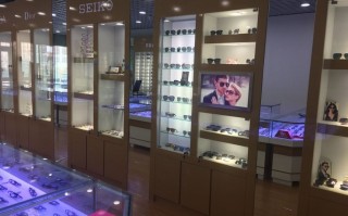 怎么在眼镜店配隐形眼镜，怎么在眼镜店配隐形眼镜呢