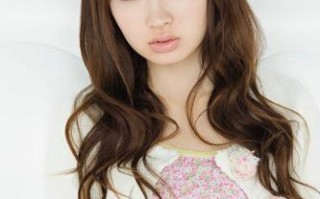 圆脸女生适合什么镜架，女生圆脸发型推荐
